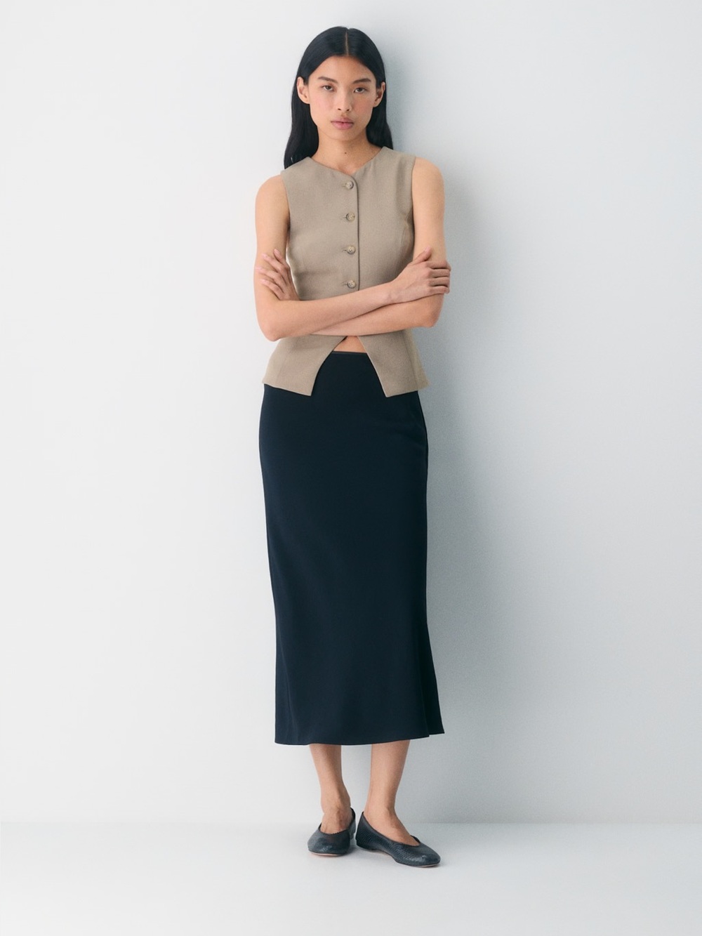 Aritzia Sleeveless regal  Button-Front Vest in Taupe